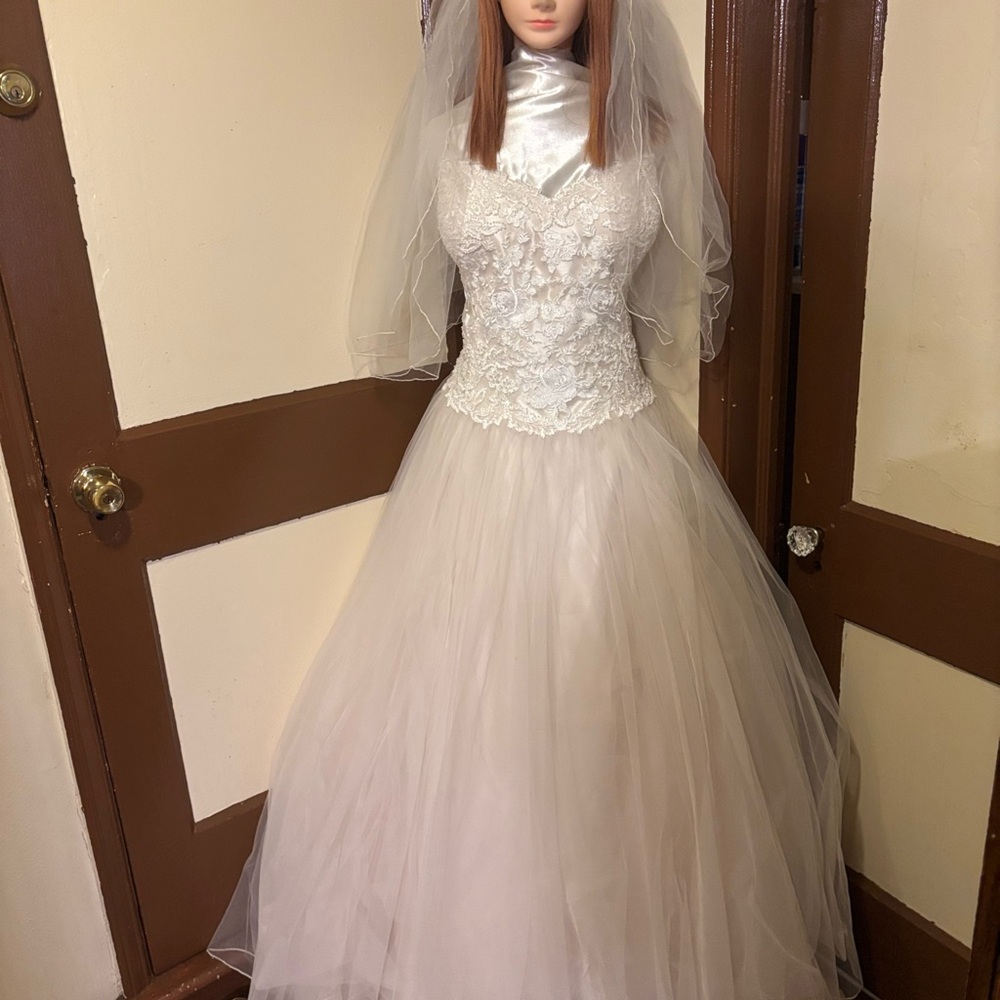 Elegant White Bridal Gown-SIZE 28-Sincerity Bridal